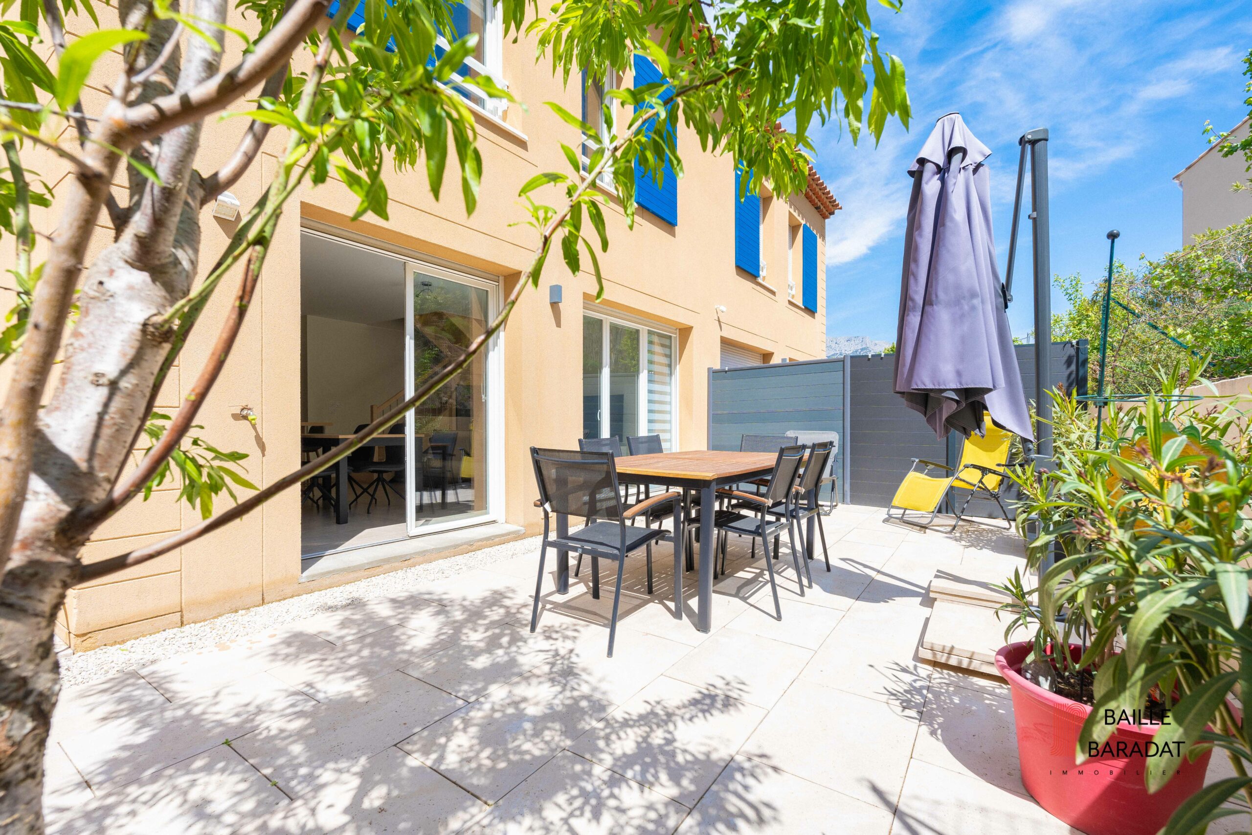Maison à vendre 3 chambres à Rousset