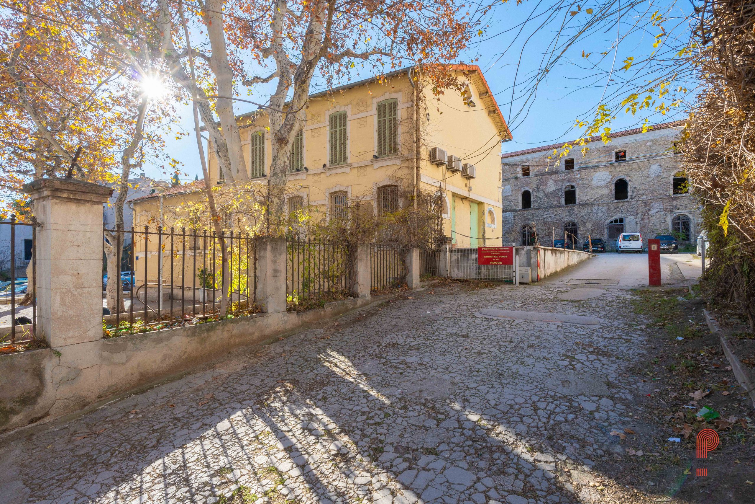 ensemble immobilier à vendre au coeur du village de saint louis