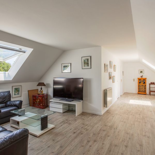 Maison 200m² 5 chambres avec jardin et une piscine 10x5m / sejour 2