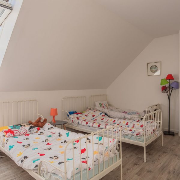 Maison 200m² 5 chambres avec jardin et une piscine 10x5m / chambre 5