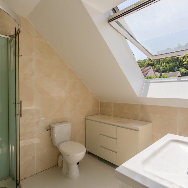 Maison 200m² 5 chambres avec jardin et une piscine 10x5m / salle d'eau 2