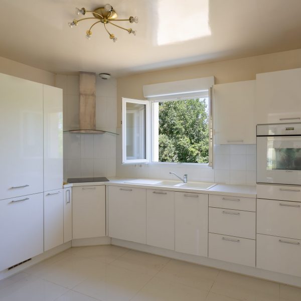 Maison 200m² 5 chambres avec jardin et une piscine 10x5m / cuisine