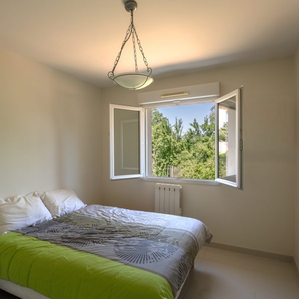 Maison 200m² 5 chambres avec jardin et une piscine 10x5m / chambre 2