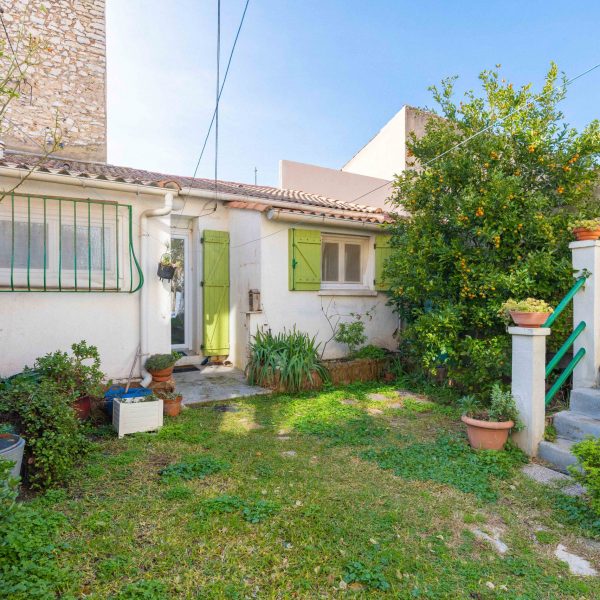 Jardin arboré avec maisonnette indépendante – maison 101 m²