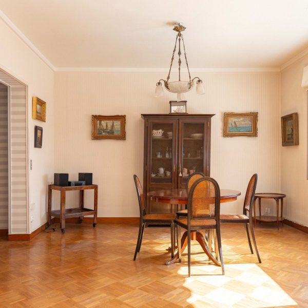 Pièce de vie avec parquet mosaïque – Prado Borély 13008