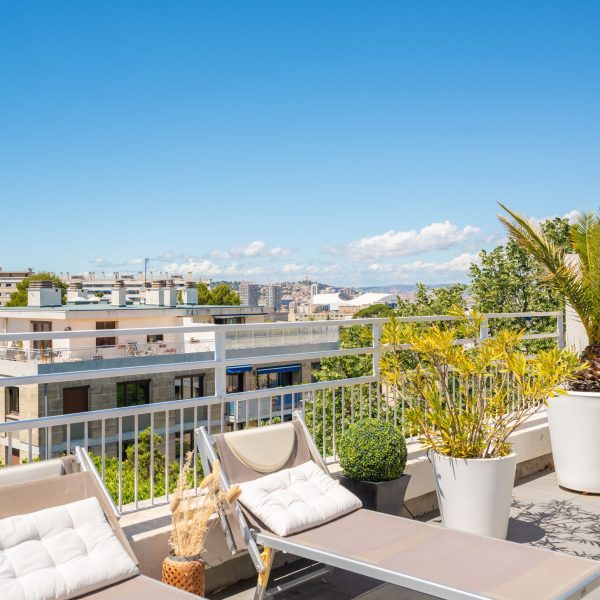 Terrasse plein ciel de 55 m² – duplex Marseille 13009