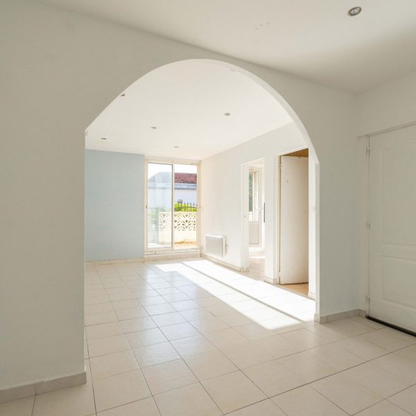 T1-appartement-beaumont-terrasse-vue-13012ATO07879