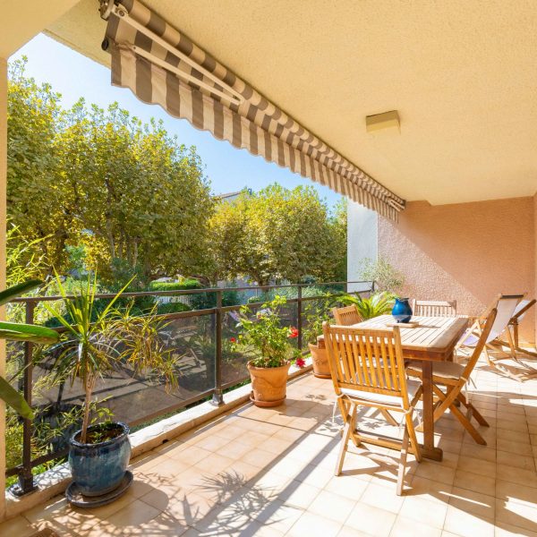 Duplex standing avec terrasse, piscine et 4 chambres