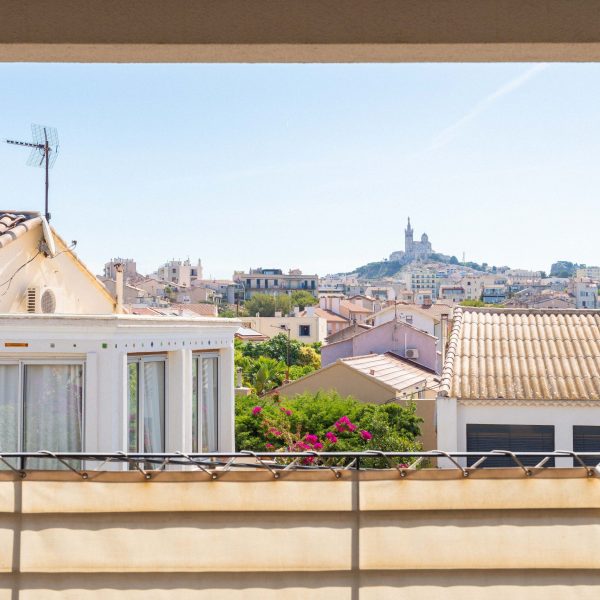 duplex- endoume-a-vendre-avec-terrasse-vue-notre-dame-de-la-garde-2 chambres-agence-immobilière-marseille-baradat-immobilierATO00211