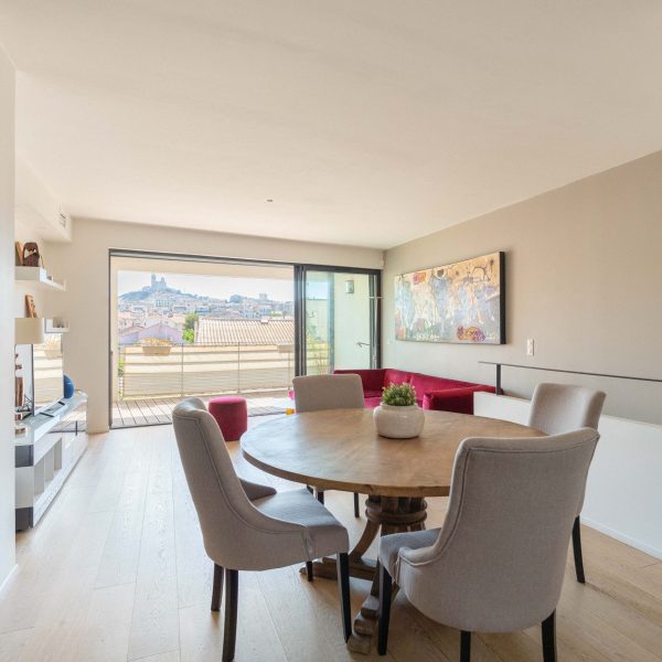 duplex- endoume-a-vendre-avec-terrasse-vue-notre-dame-de-la-garde-2 chambres-agence-immobilière-marseille-baradat-immobilierATO00229