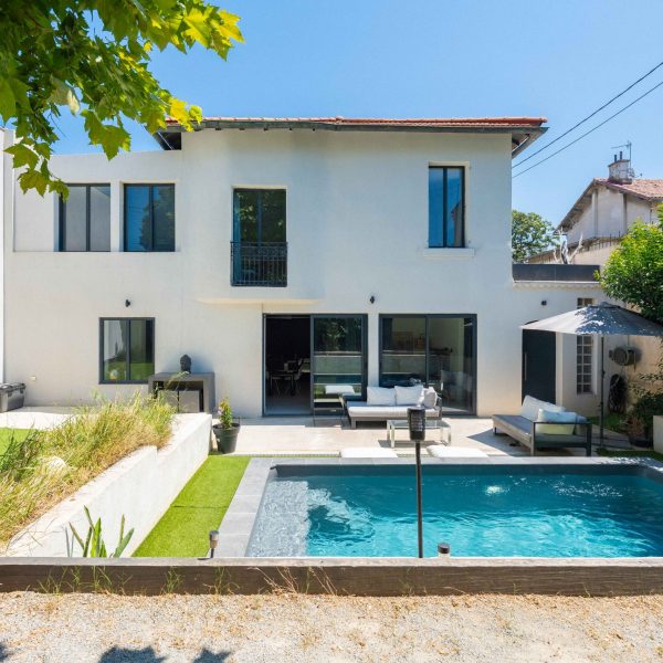Maison style contemporain, Michelet, piscine et boulodrome