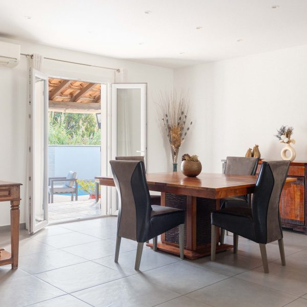 maison-rénovée-plainpied-piscine-lavalentine-13011-agence-immobilière-baradatATO07676