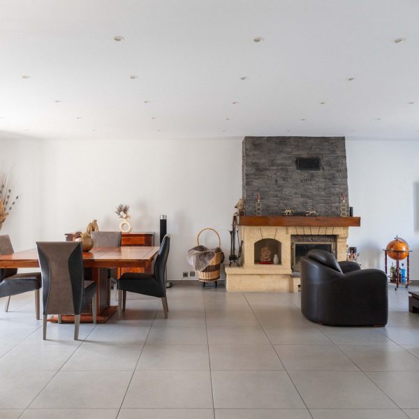 maison-rénovée-plainpied-piscine-lavalentine-13011-agence-immobilière-baradatATO07682