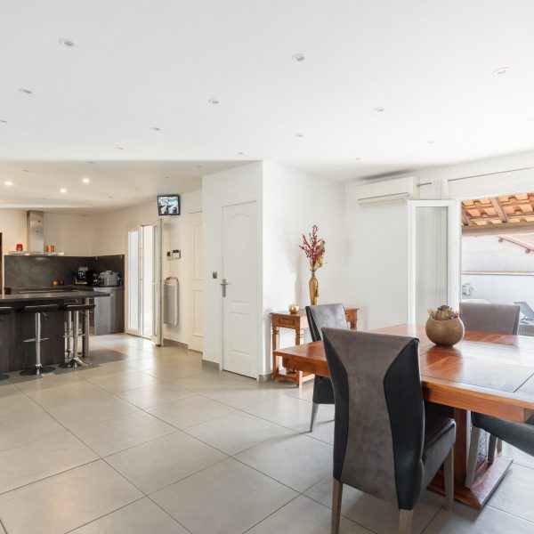 maison-rénovée-plainpied-piscine-lavalentine-13011-agence-immobilière-baradatATO07684