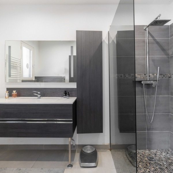 maison-rénovée-plainpied-piscine-lavalentine-13011-agence-immobilière-baradatATO07700